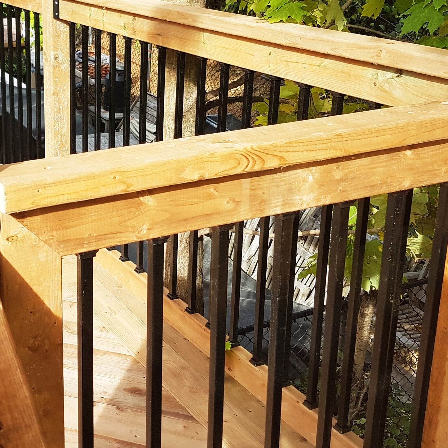 Nuvo Iron 8.75-in x 5-in Black Plastic Baluster Connector
