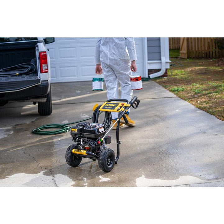 DEWALT 3600 PSI at 2.5 GPM Honda GX200 with AAA Triplex Pump Cold Water Professional Gas Pressure Washer