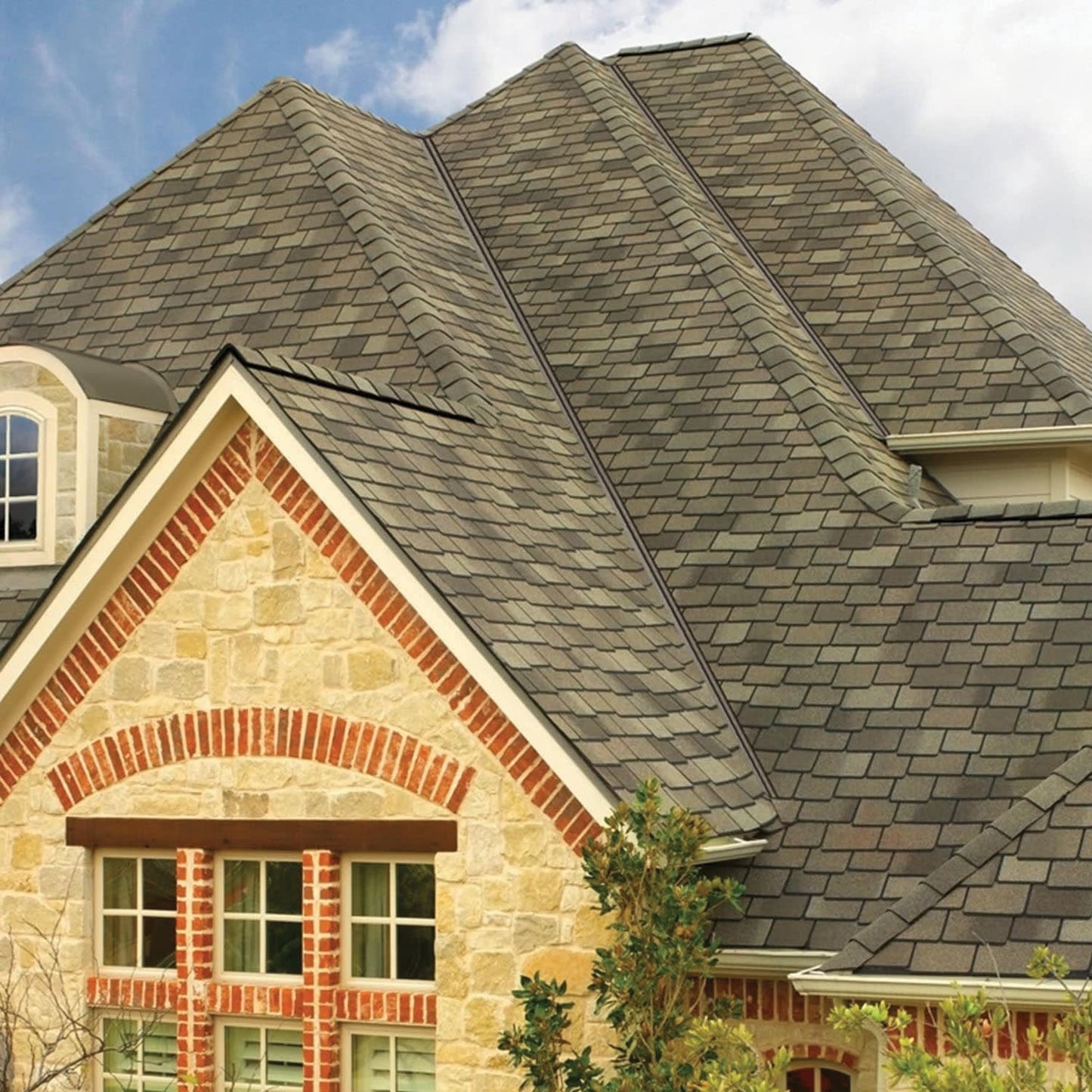 GAF Woodland LT AR Shingles Designer Cedarwood Abbey