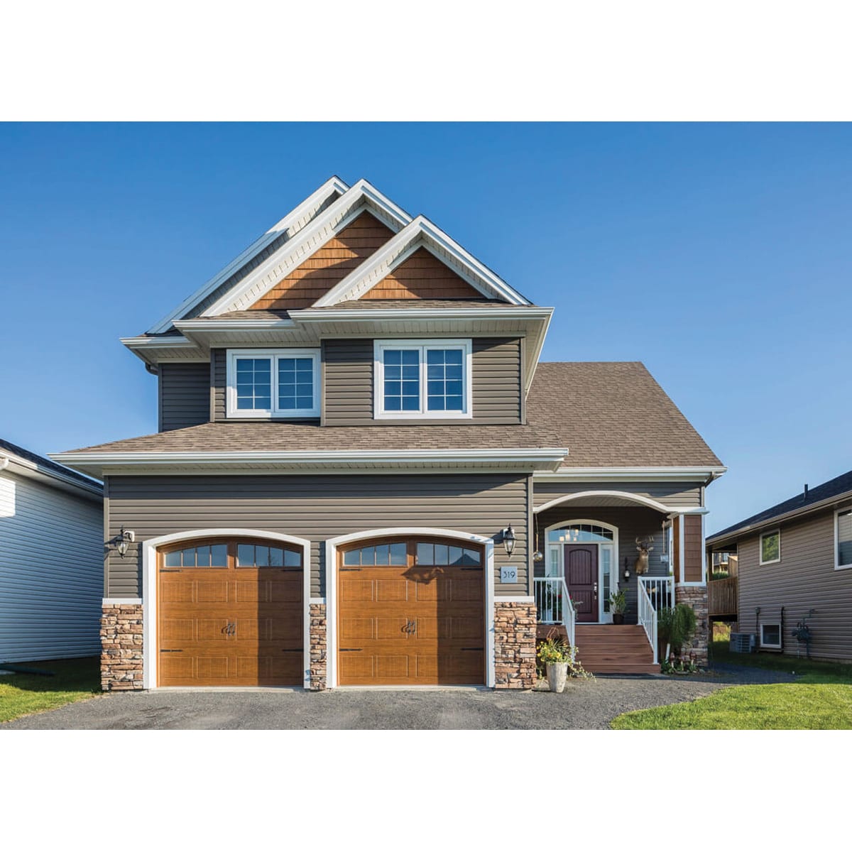 Royal Estate Vinyl Siding D5 DL Designer Brownstone