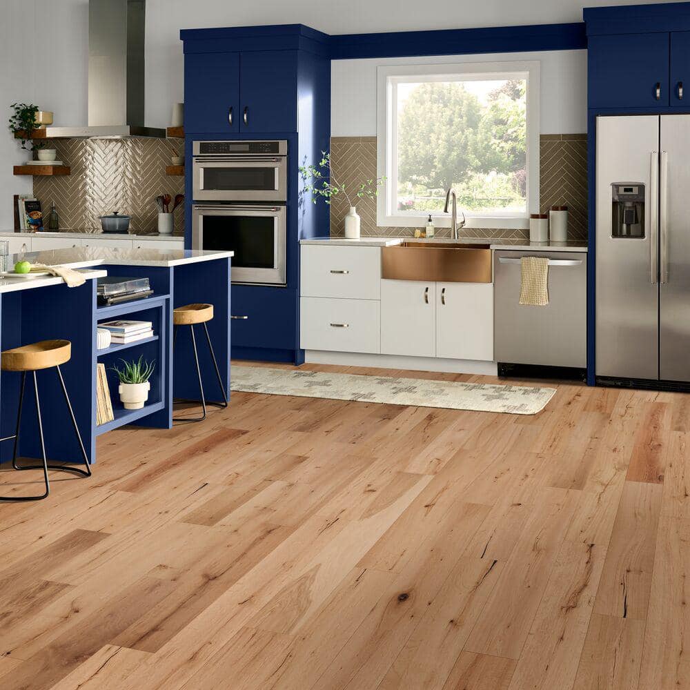 Bruce Time Honored Aged Natural Wh Oak 3/8 in. T x 6.5 in. W T+G Wire Brushed Engineered Hardwood Flooring (32.11 sq.ft./ctn)