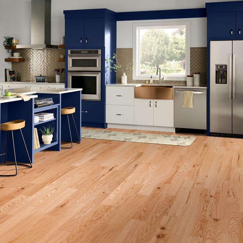 Bruce American Originals Precision Natural Red Oak 3/8 in. T x 5 in. W T+G Smooth Engineered Hardwood Flooring (22 sq.ft./ctn)