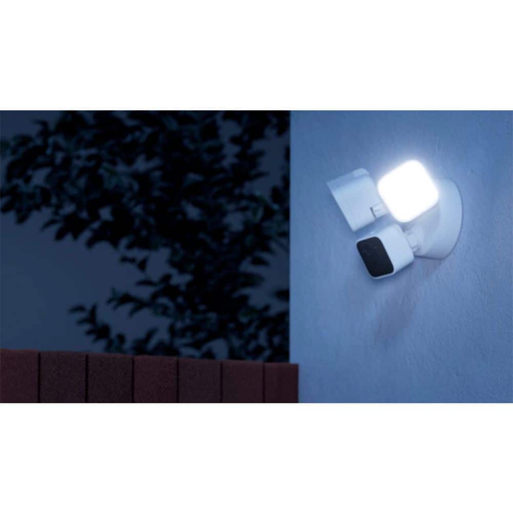Blink Wired Floodlight Camera - Smart Security Camera, 2600 Lumens, HD Works with Alexa - 1 Camera (White)