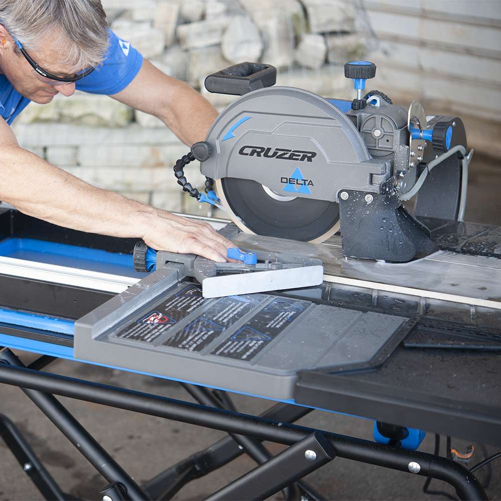 Delta Cruzer 15 Amp 10-Inch Wet Tile Saw with Folding Stand