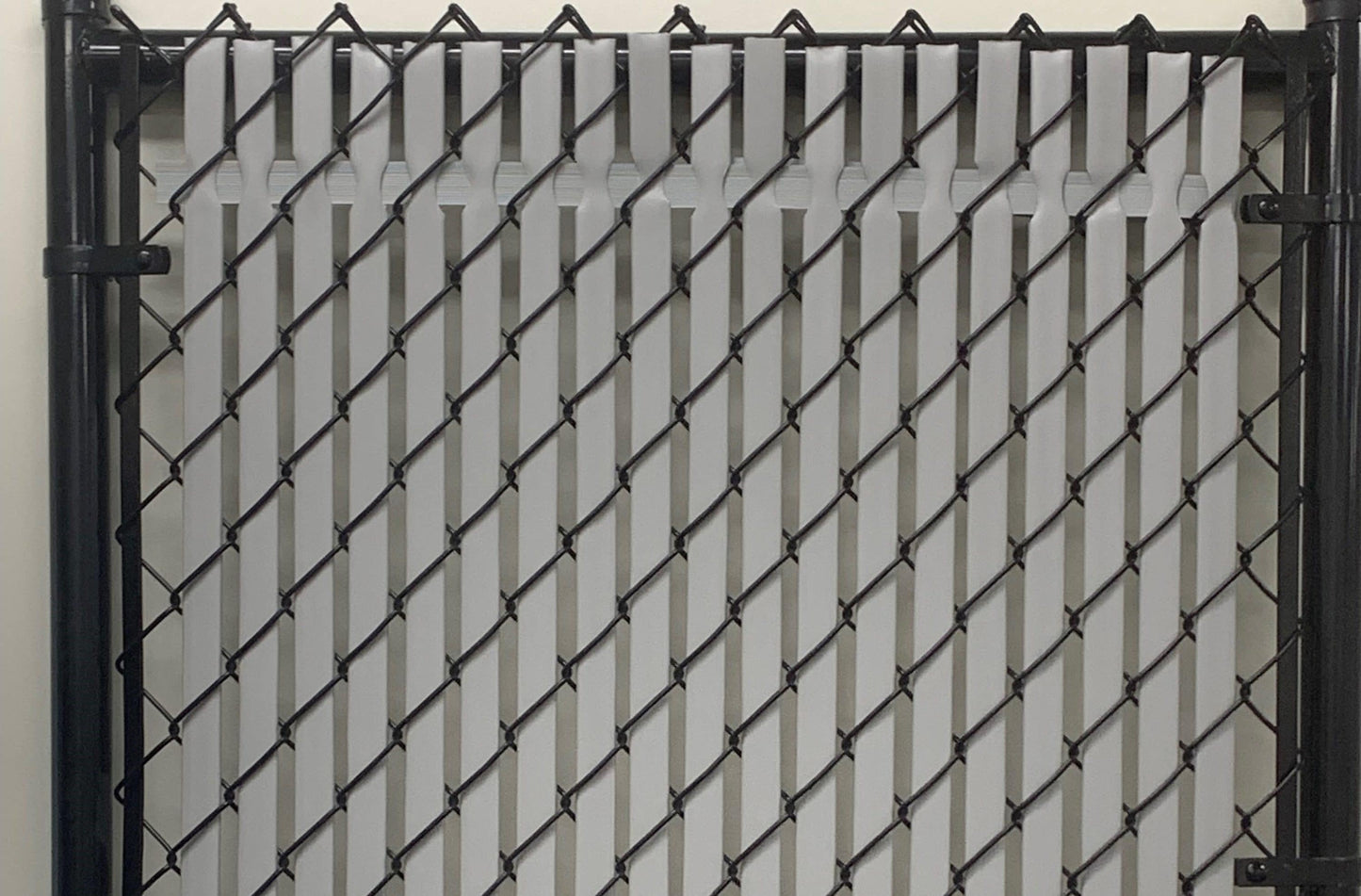 Pexco 4-ft H x 1-in W Gray Hdpe Chain Link Fence Slat 82-Pack