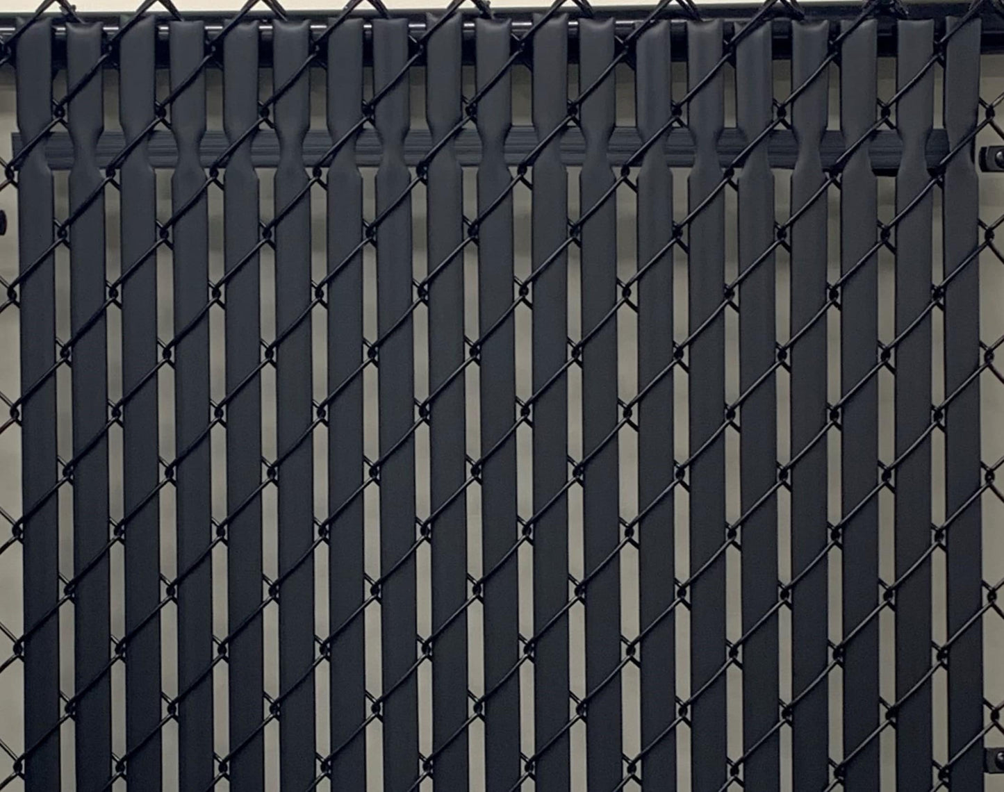 Pexco 4-ft H x 1-in W Black Hdpe Chain Link Fence Slat 82-Pack