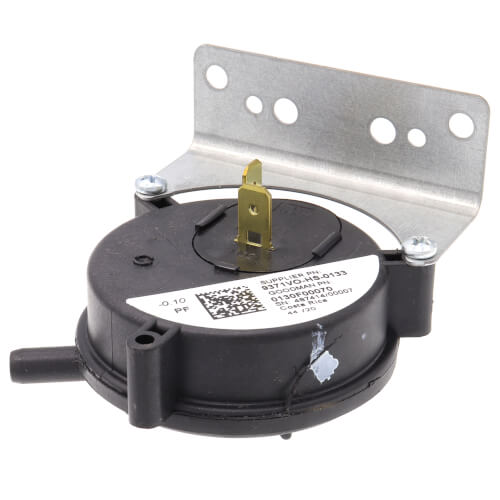 Goodman-Amana 0130F00070 pressure switch - front view (Product Type: Pressure Switch)
