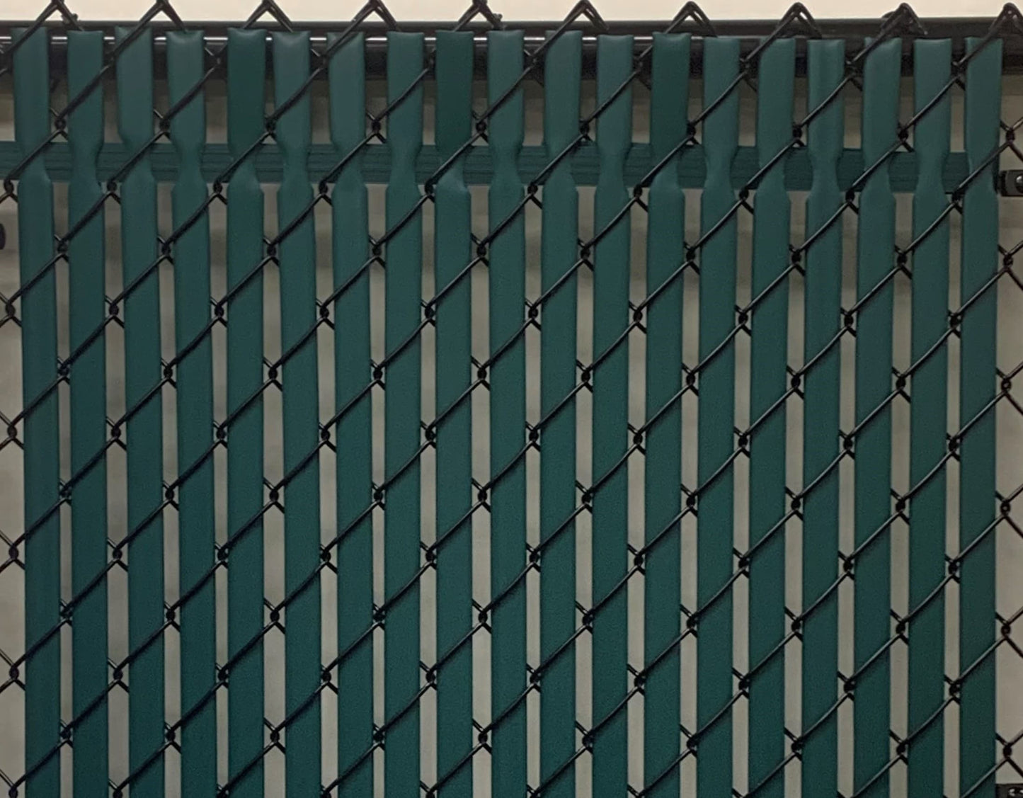Pexco 8-ft H x 1-in W Green Hdpe Chain Link Fence Slat 82-Pack