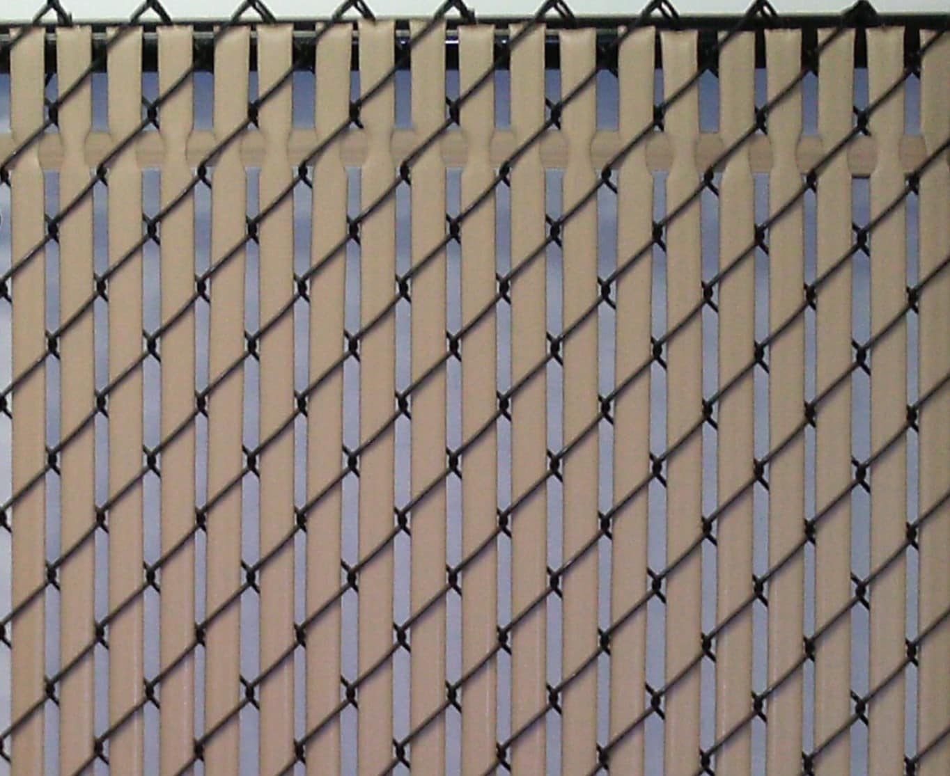 Pexco 8-ft H x 1-in W Beige Hdpe Chain Link Fence Slat 82-Pack