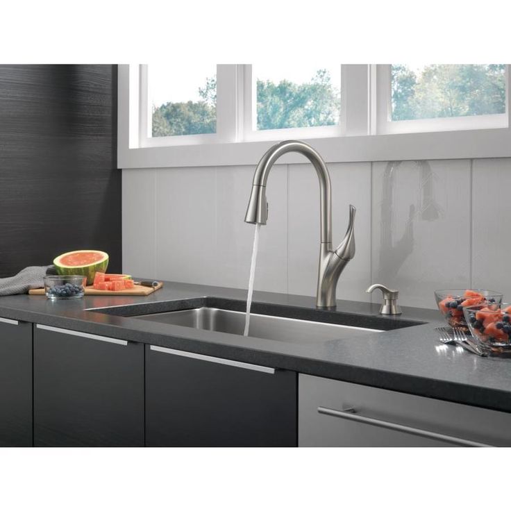 Delta Cason Spotshield Stainless 1-Handle Deck-Mount Pull-Down Handle Kitchen Faucet (Deck Plate Included)