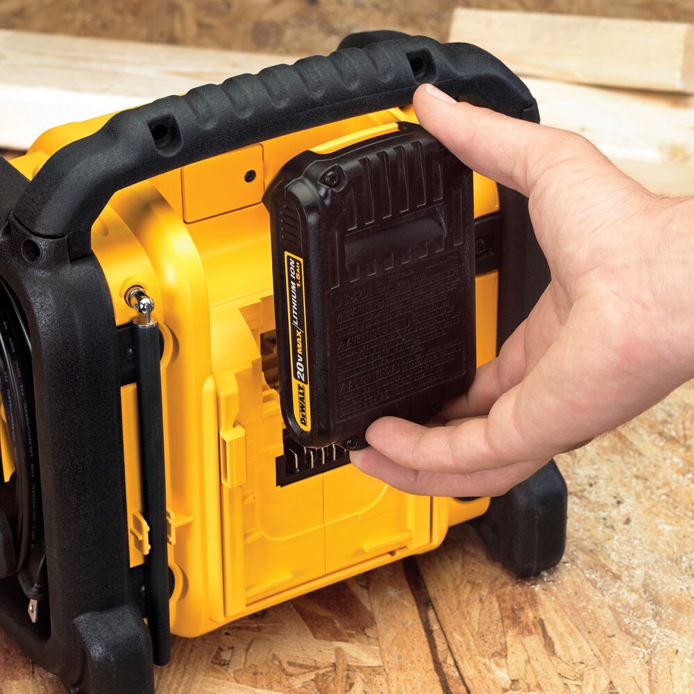 DEWALT 12V/18V/20V MAX Water-Resistant Cordless Jobsite Radio, DCR018