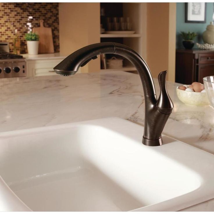 Delta Linden Venetian Bronze 1-Handle Deck-Mount Pull-Out Handle Kitchen Faucet (Deck Plate Included)