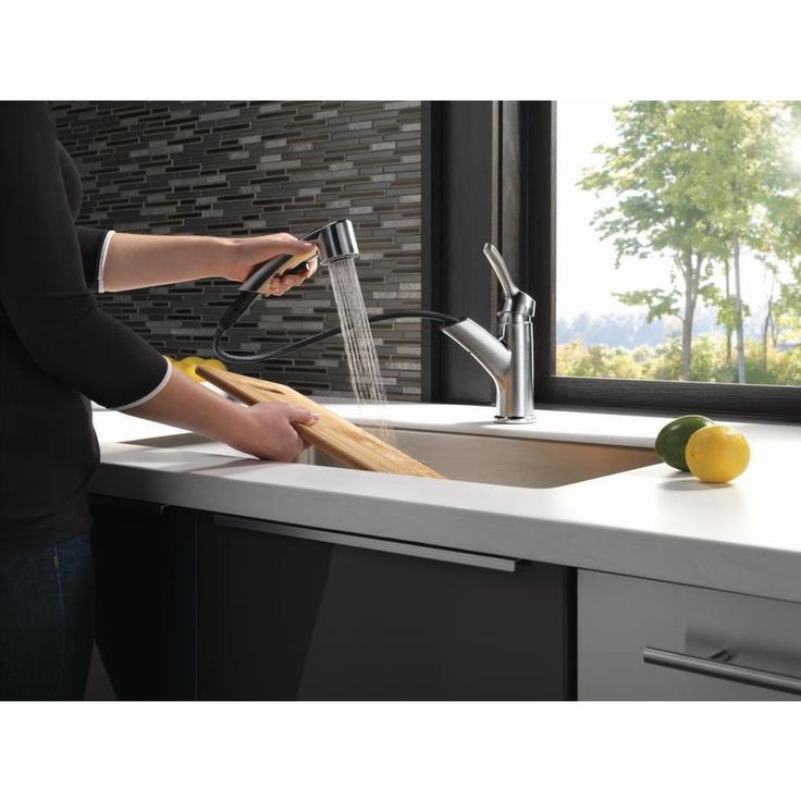 Delta Collins Arctic Stainless 1-Handle Deck-Mount Pull-Out Handle Kitchen Faucet (Deck Plate Included)