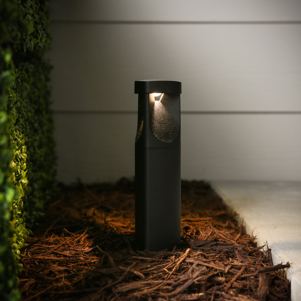 Portfolio 2-Watt Black Low-Voltage LED Path Light, 9-in H x 2.4-in W