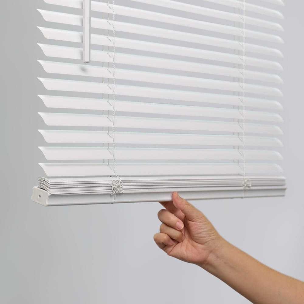 Project Source Room Darkening 1-in Slat Width 35-in x 64-in Cordless White Vinyl Mini Blinds
