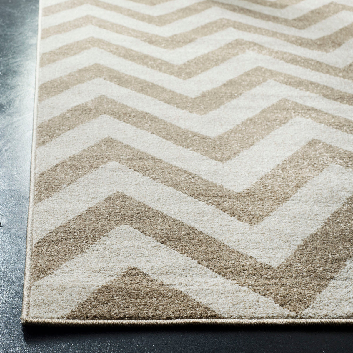 Safavieh Amherst Bellport 10 x 14 Wheat/Beige Indoor Chevron Mid-Century Modern Area Rug
