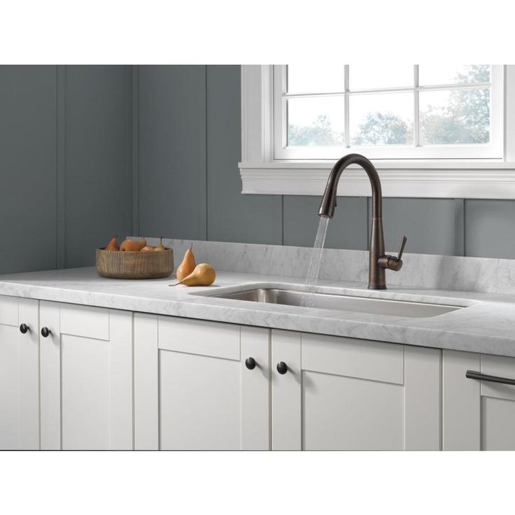 Delta Essa Touch2O Venetian Bronze 1-Handle Deck-Mount Pull-Down Touch Kitchen Faucet (Deck Plate Included)
