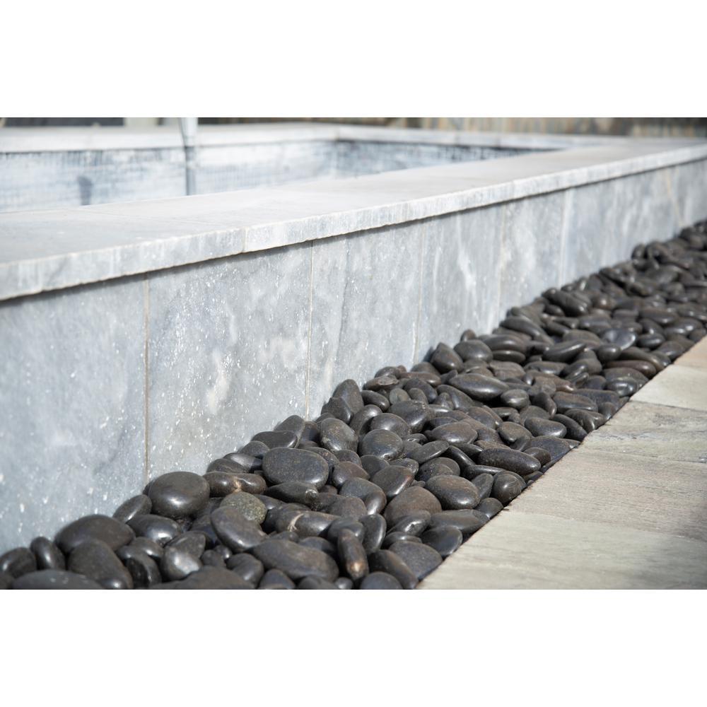 Black Polished 0.5 cu. ft . 0.75 to 1.25 in. Pebbles. 40 lb. Bag (28 Bags / Pallet) - Super Arbor