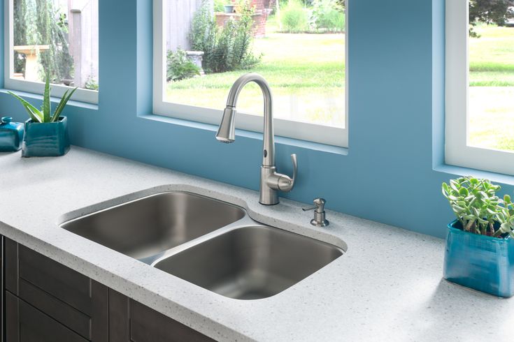 Moen Delaney with MotionSense Spot Resist Stainless 1-Handle Pull-Down Kitchen Faucet (Deck Plate Included)
