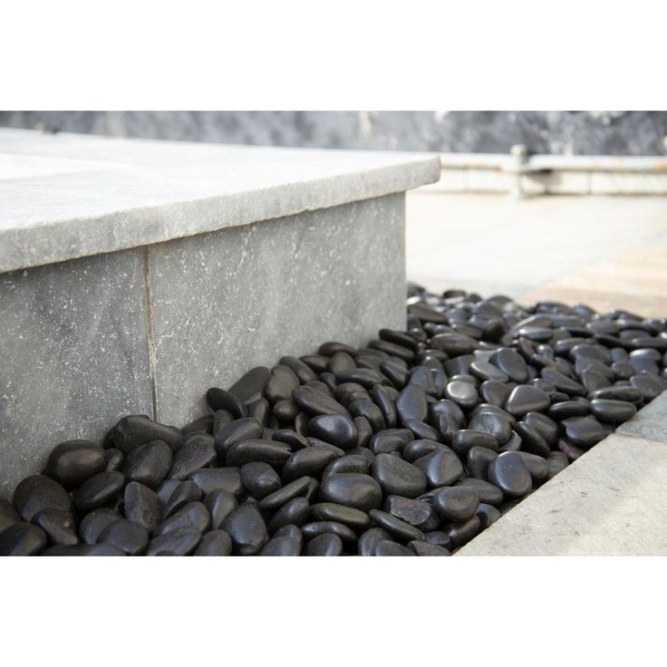 MSI Black Polished 0.5 cu. ft . 0.75 to 1.25 in. Pebbles. 40 lb. Bag (55 Bags / Pallet)