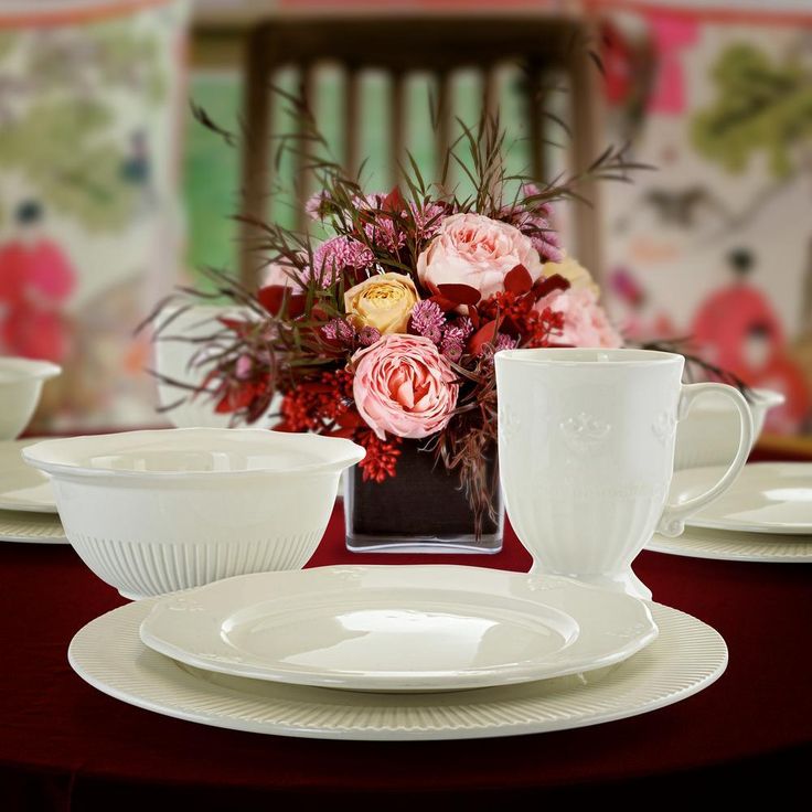 Scallop Crest 16-Piece Casual White Ceramic Dinnerware Set (Service for 4)