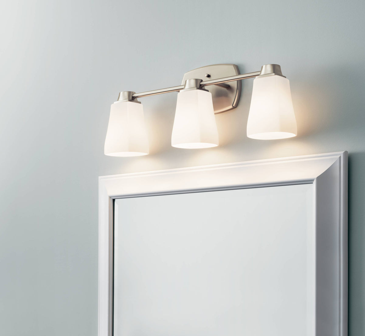 DELTA Sandover 21.63-in 3-Light Brushed Nickel Traditional Vanity Light