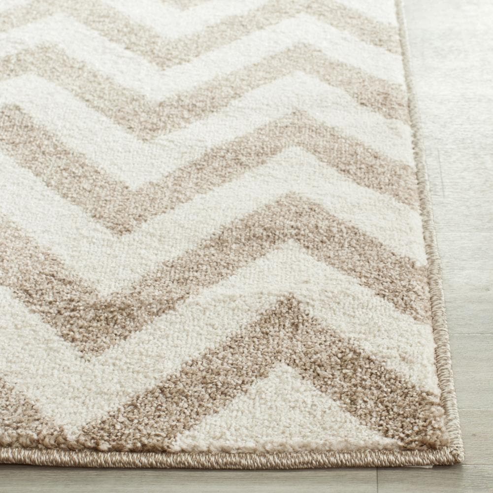 Safavieh Bellport 2-ft 3-in x 7-ft Wheat/Beige Indoor Chevron Runner Rug
