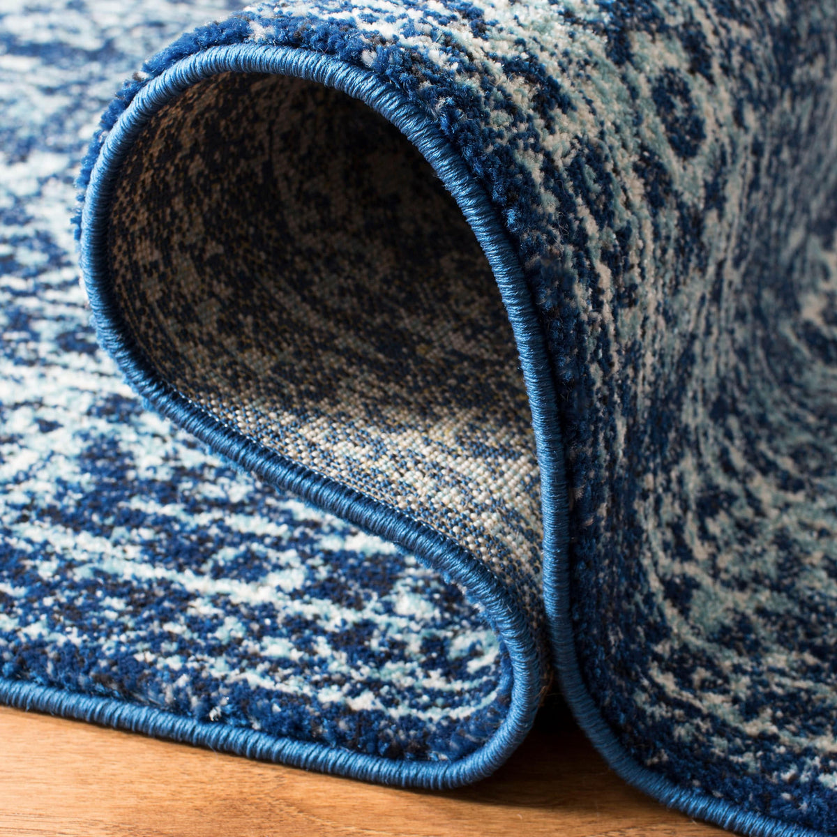 Safavieh Evoke Isla 2 x 5 ft Navy/Ivory Indoor Distressed/Overdyed Vintage Runner Rug