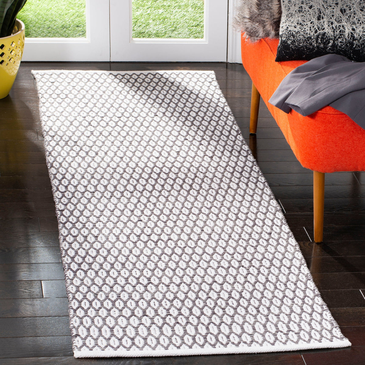 Safavieh Montauk Loch 2 x 7 Charcoal/Ivory Indoor Coastal Handcrafted Runner