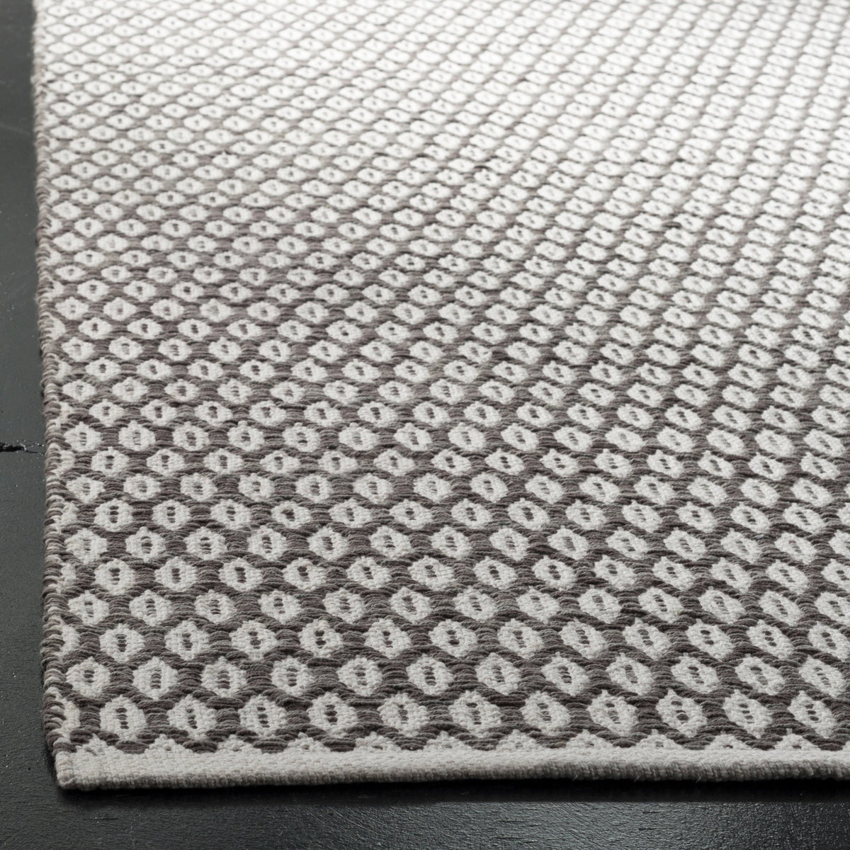 Safavieh Montauk Loch 2 x 7 Charcoal/Ivory Indoor Coastal Handcrafted Runner