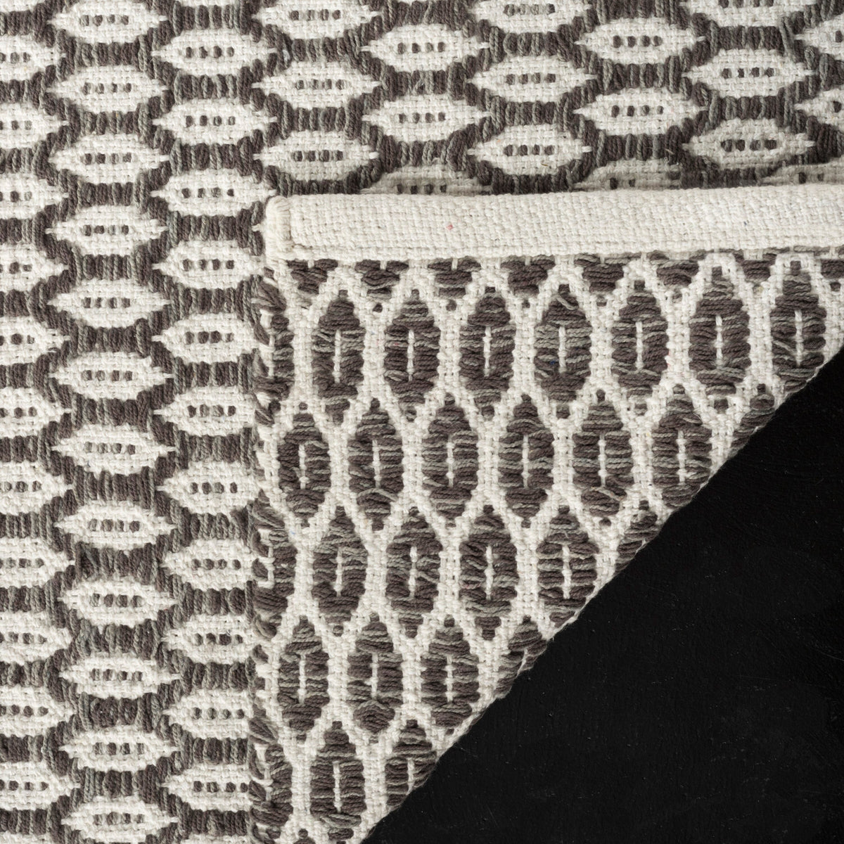 Safavieh Montauk Loch 2 x 7 Charcoal/Ivory Indoor Coastal Handcrafted Runner