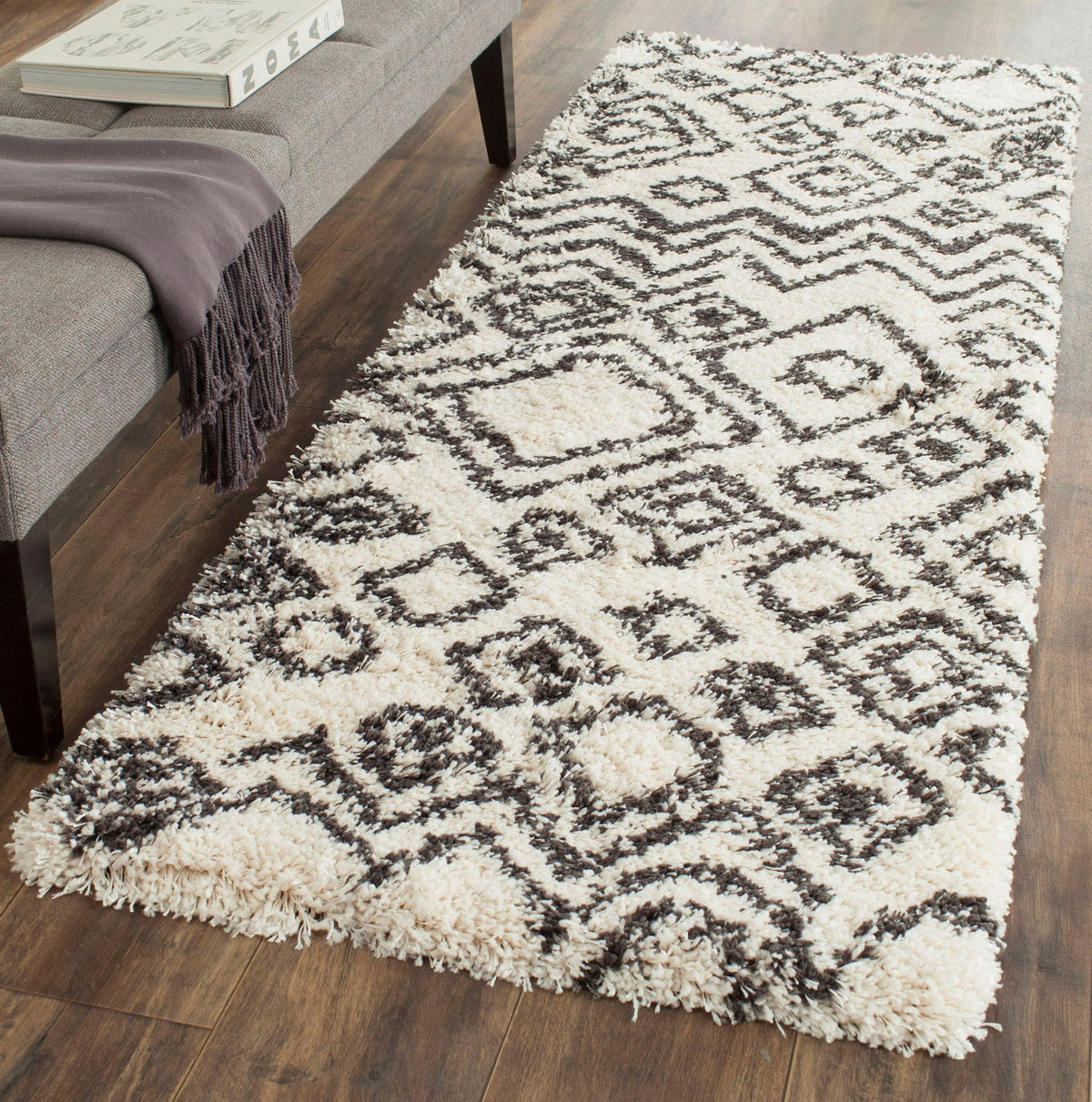 Safavieh Belize Lakin Shag Runner Rug, 2-ft-3-in x 11-ft, Ivory/Charcoal, Indoor Geometric Moroccan