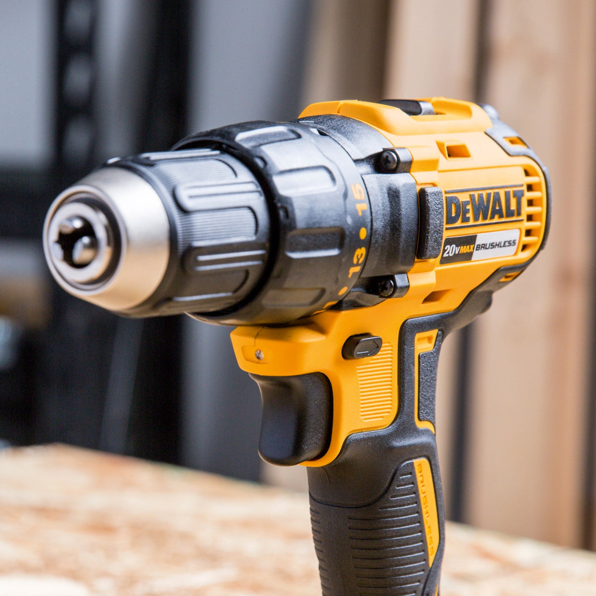 DEWALT 20-Volt MAX 1/2-in Brushless Cordless Drill/Driver Kit, DCD777C2 (2 Batteries, Charger, Soft Bag)