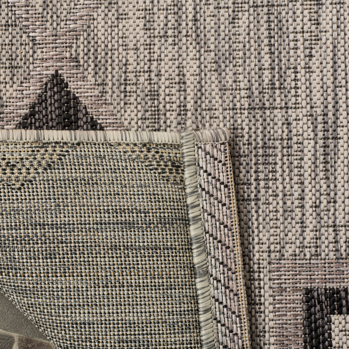 Safavieh Courtyard Tahoe 4 x 6 Gray/Black Indoor/Outdoor Geometric Coastal Area Rug