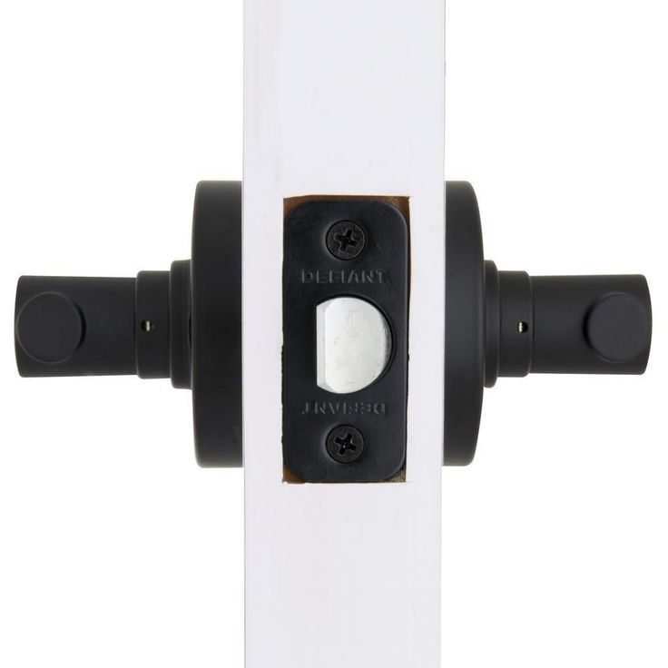 Highland Matte Black Hall and Closet Door Lever with Round Rose