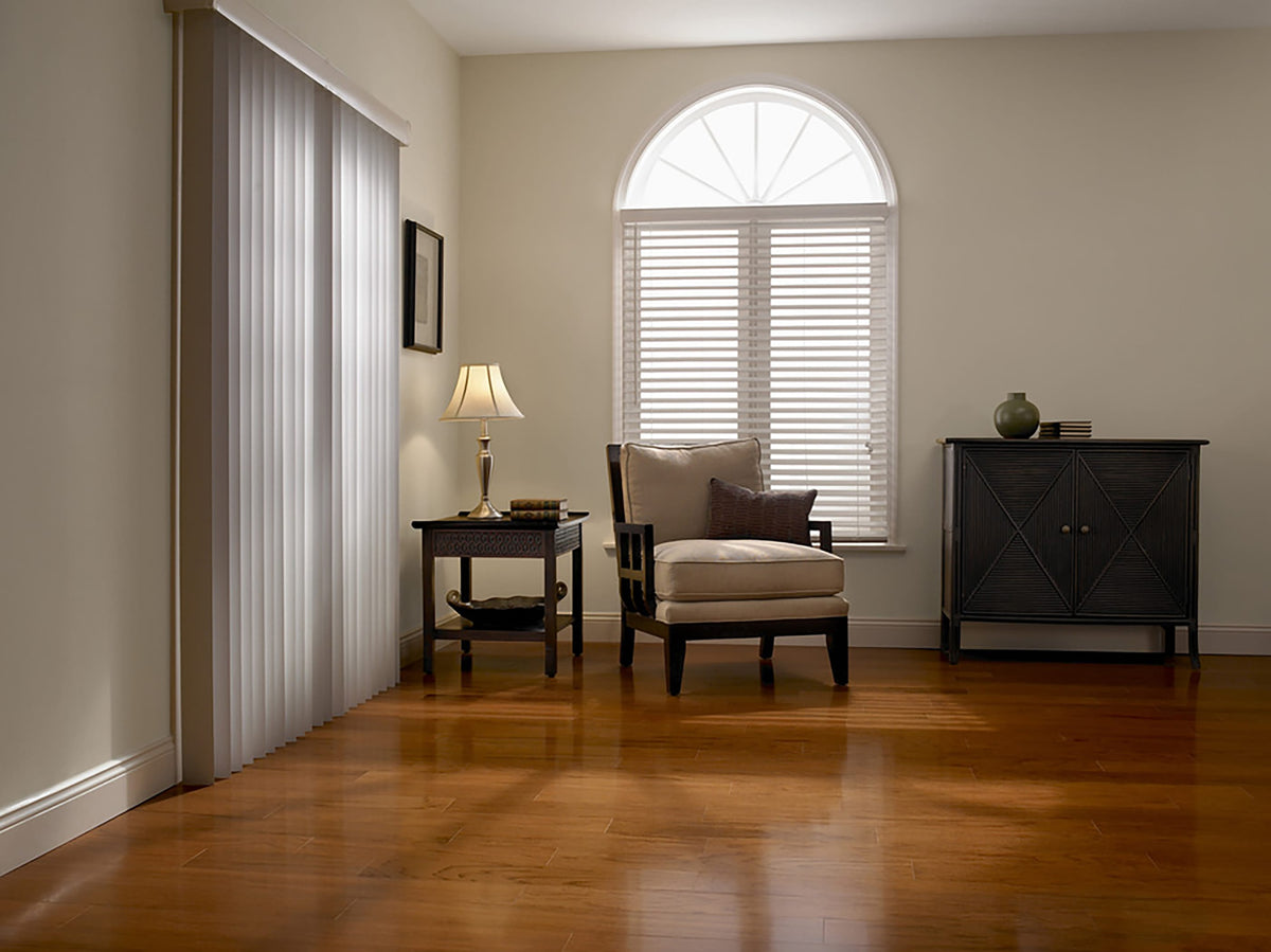 Project Source Room Darkening Vertical Blinds, 3.5-in Slat, 104-in W x 84-in L, Cordless White Vinyl