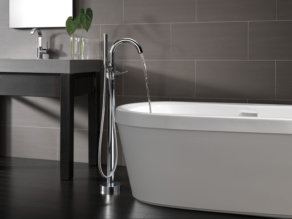 Delta Synergy 68 in. x 36 in. Soaking Bathtub with Center Drain in White