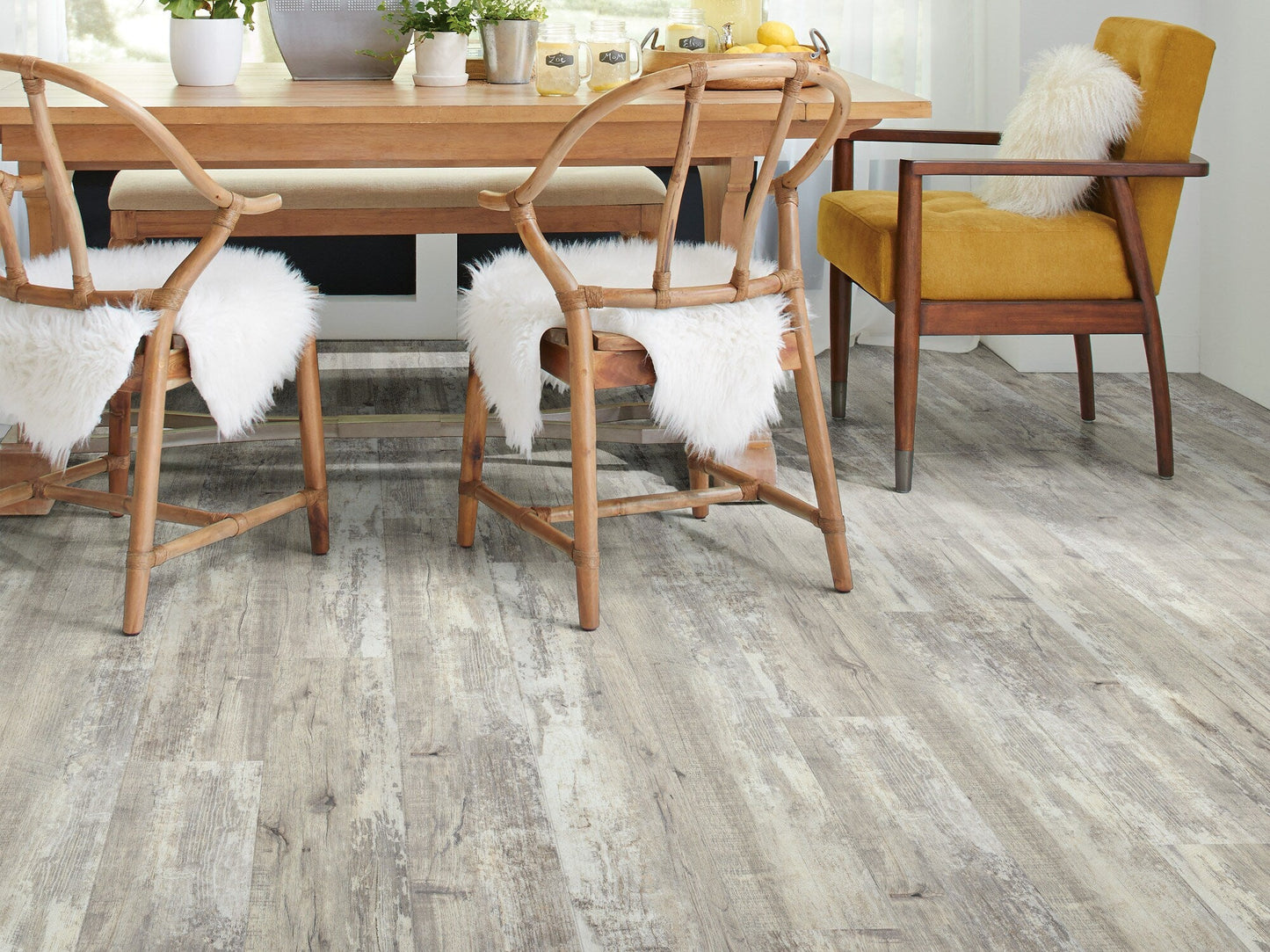 Shaw Newcastle Drawbridge 7-in Wide x 4-4/5-mm Thick Waterproof Interlocking Luxury Vinyl Plank Flooring (18.68-sq ft)