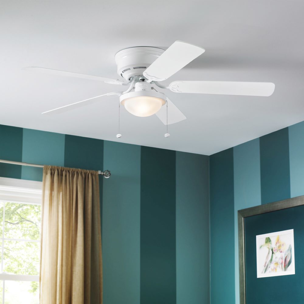 Harbor Breeze Armitage Builder Series 52-in White LED Indoor Flush Mount Ceiling Fan with Light Kit, 5-Blade