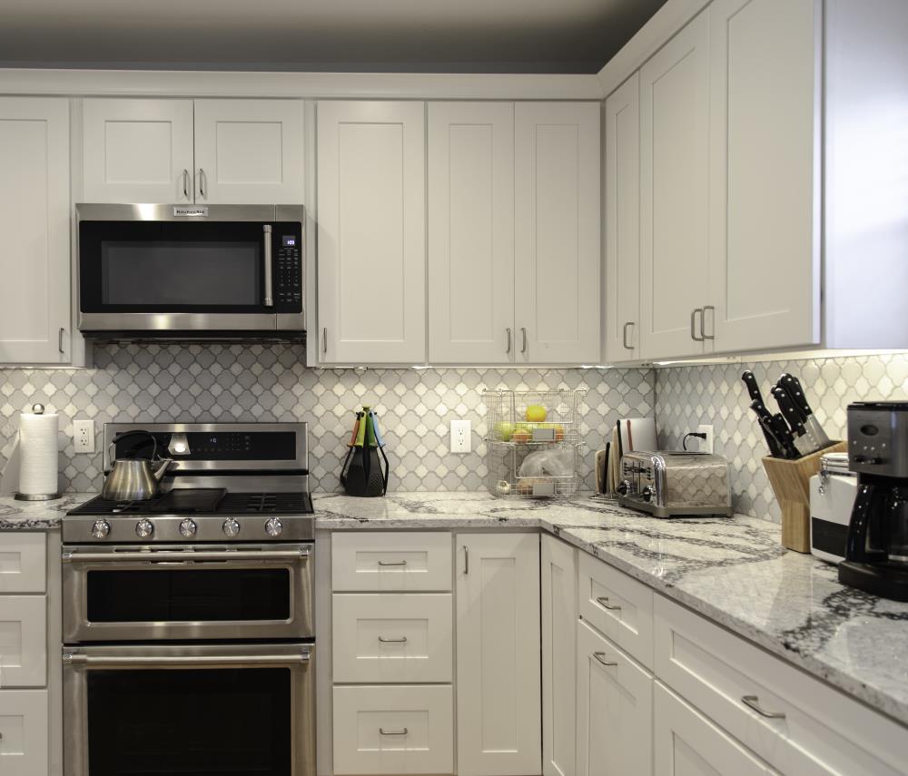 Design House Brookings 30-in W x 24-in H x 12-in D White Maple Wall Fully Assembled Plywood Cabinet (Recessed Panel Shaker Door Style)