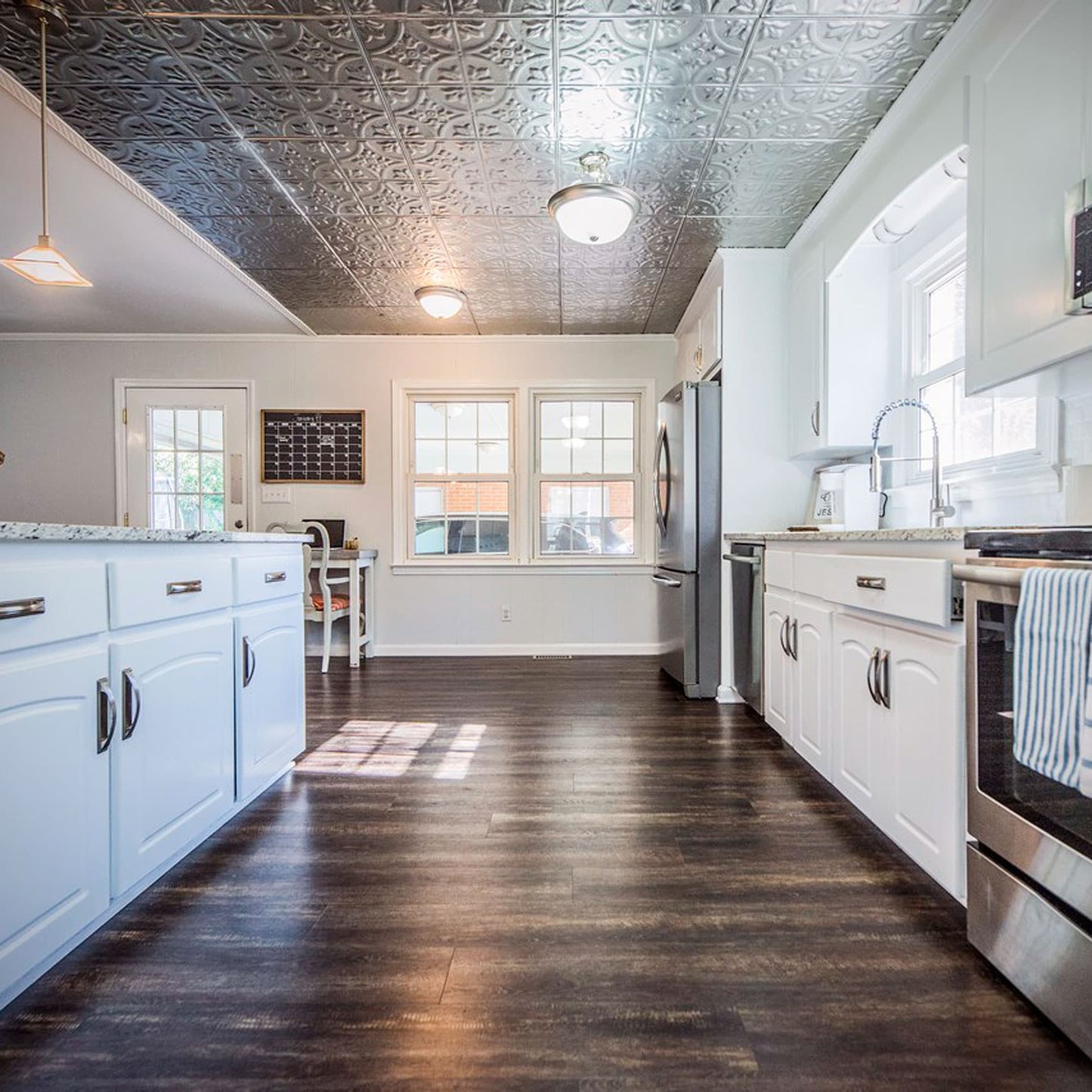 CALI Vinyl Pro Classic Shadowed Oak 7-in W x 48-in L x 5.5-mm Waterproof Interlocking Luxury Vinyl Plank Flooring (23.77-sq ft/carton)