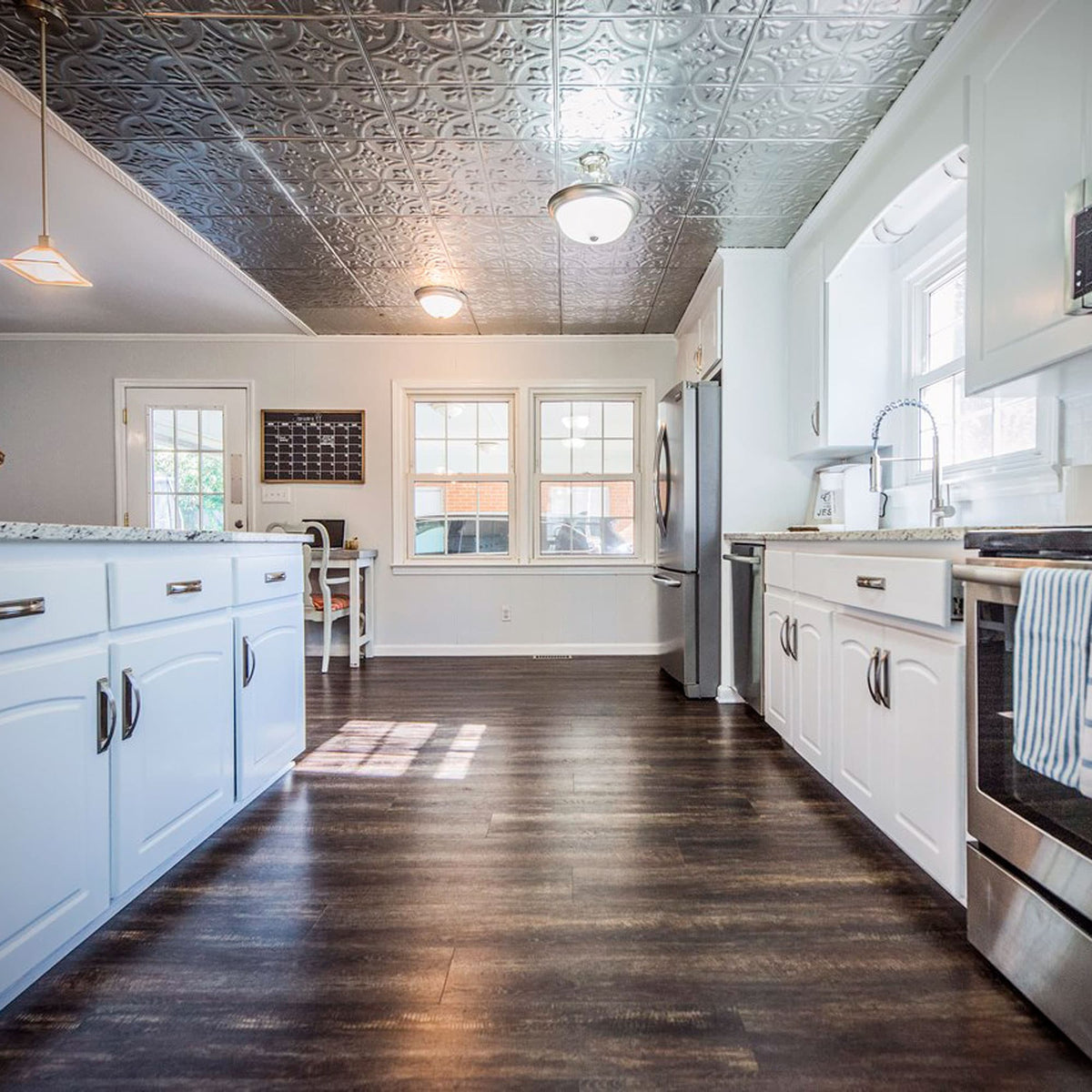 CALI (Sample) Vinyl Pro Classic Shadowed Oak Waterproof Interlocking Luxury Vinyl Plank – 20‑mil Wear Layer