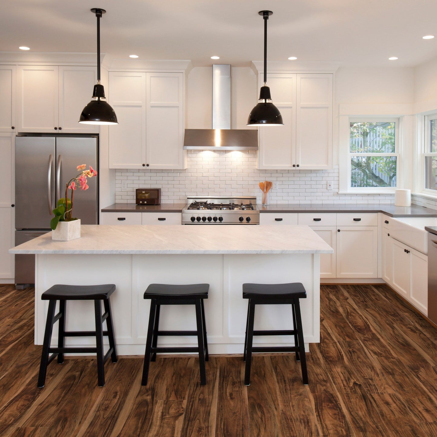 CALI Vinyl Pro Classic Walnut Creek 7-in W x 5.5-mm T Waterproof Interlocking Luxury Vinyl Plank Flooring (23.77-sq ft/Carton)