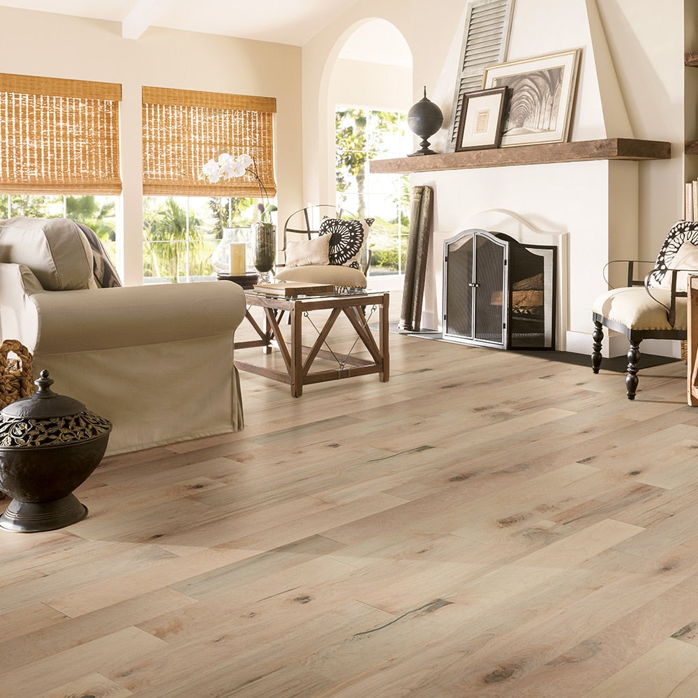 Bruce Nature of Wood Pale White Maple 6-1/2-in W x 3/8-in T x Varying Length Smooth/Traditional Engineered Hardwood Flooring (39.5-sq ft / Carton)