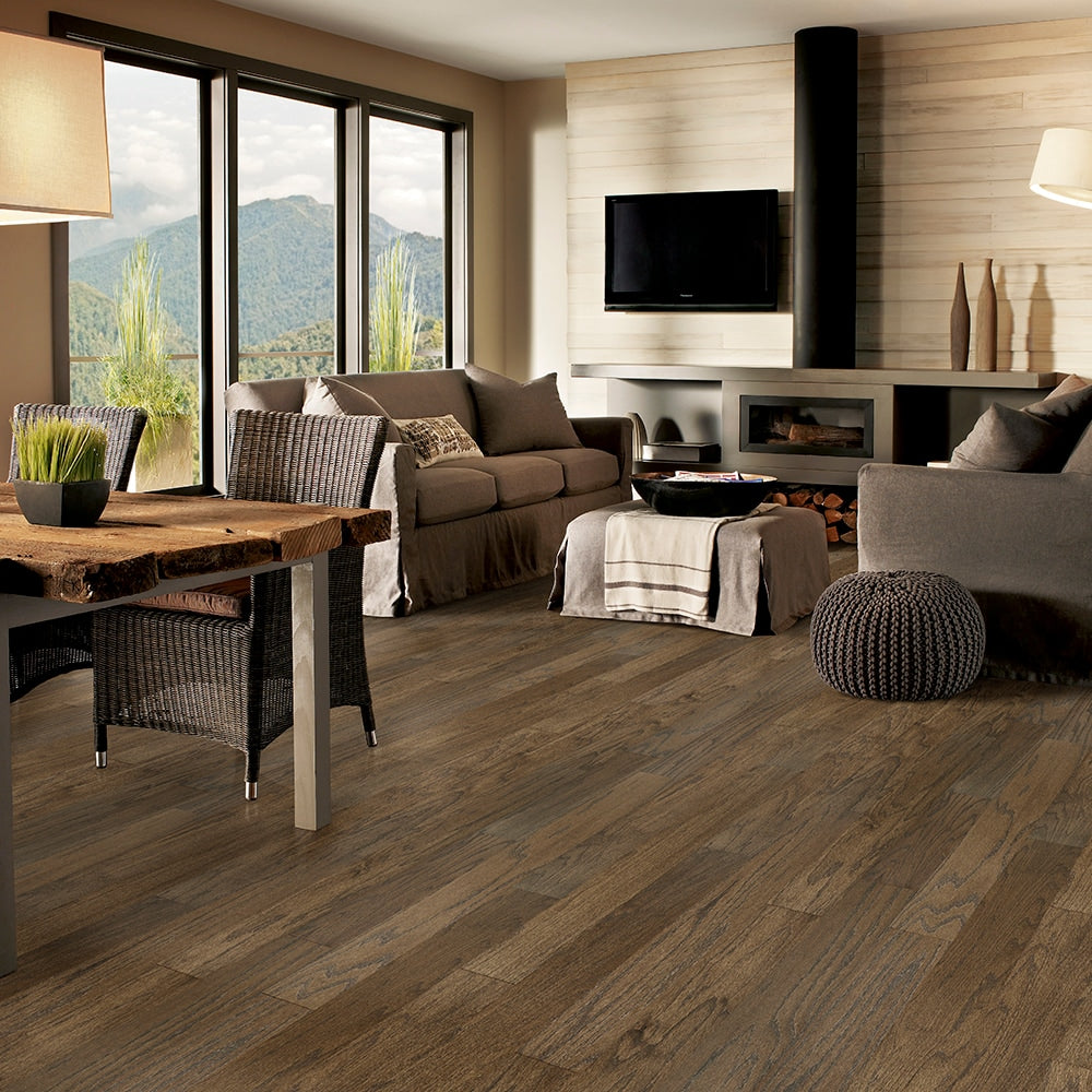 Bruce Nature of Wood Medium Brown Red Oak 6-1/2-in W x 3/8-in T x Varying Length Smooth/Traditional Engineered Hardwood Flooring (39.5-sq ft / Carton)