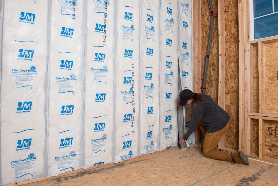 JM (Johns Manville) ComfortTherm R-19 Encapsulated Fiberglass Batt Insulation, 15 in x 93 in (87.18 sq ft)