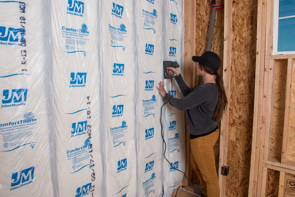 JM (Johns Manville) ComfortTherm R-19 Encapsulated Fiberglass Batt Insulation, 15 in x 93 in (87.18 sq ft)