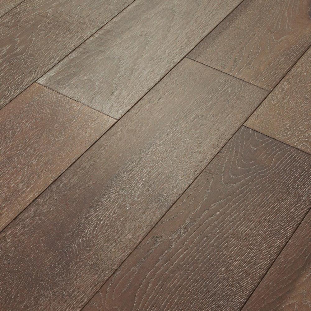 Shaw Oak Rustic hardwood flooring — surface grain detail