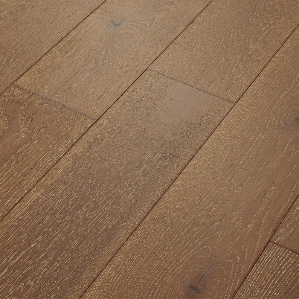 Shaw Oak Praline hardwood flooring — surface grain detail