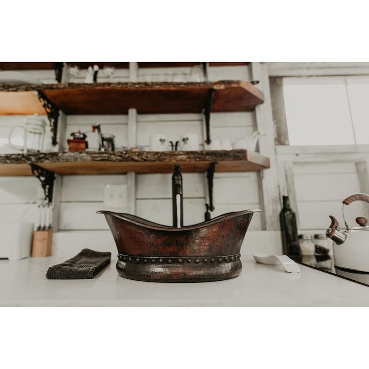 Premier Copper Products Bath Tub Hammered Copper Vessel Sink in Oil Rubbed Bronze